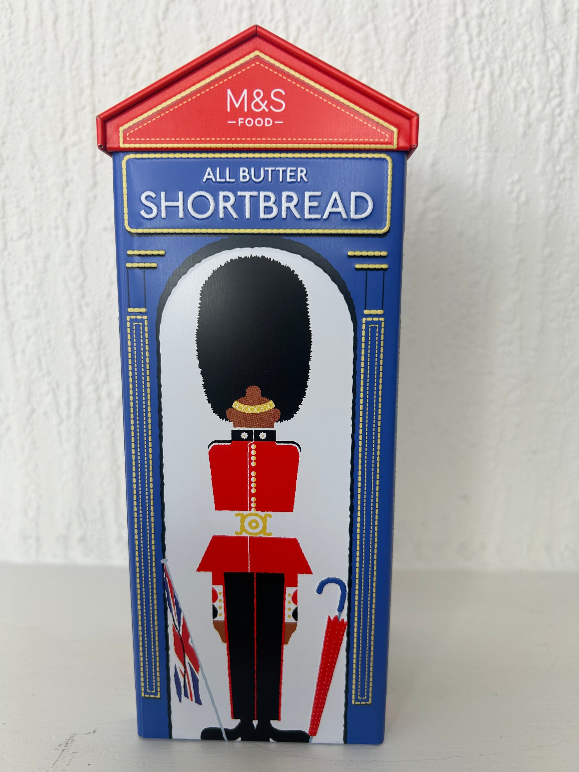 Iconic Red Guard Tin with Shortbread – Imported UK Souvenir