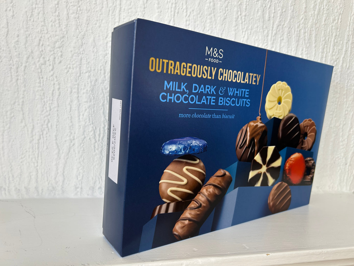 M&S Shortbread & Chocolate Gift Bundle – Viennese & Outrageously Chocolaty Biscuits