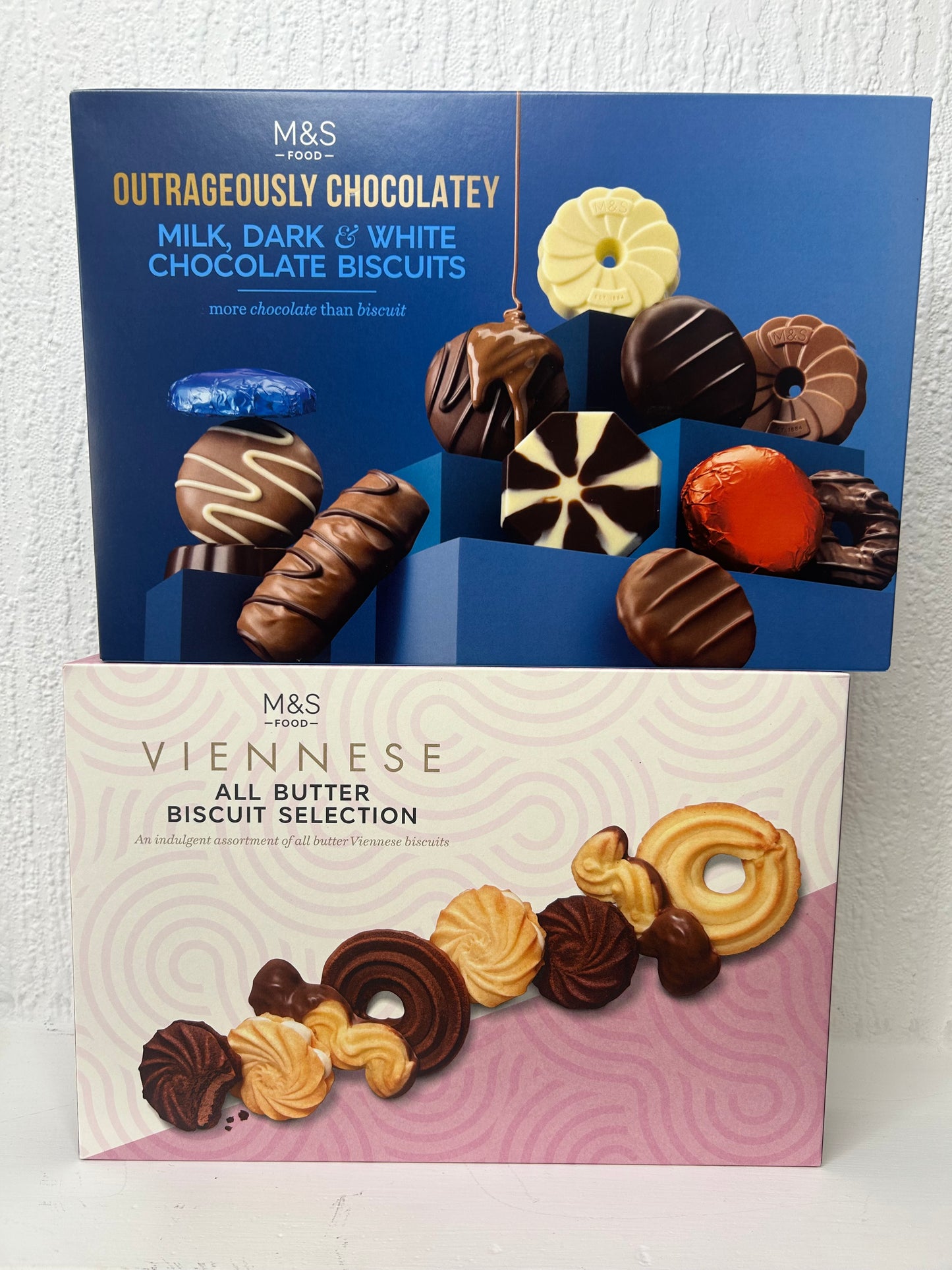 M&S Viennese & Outrageously Chocolaty Biscuit Gift Set – Front View